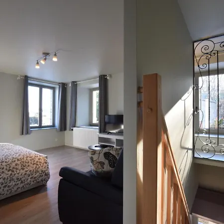 Modern In Florenville With Garden 펜션 *