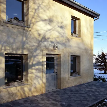 別荘 In Florenville With Garden